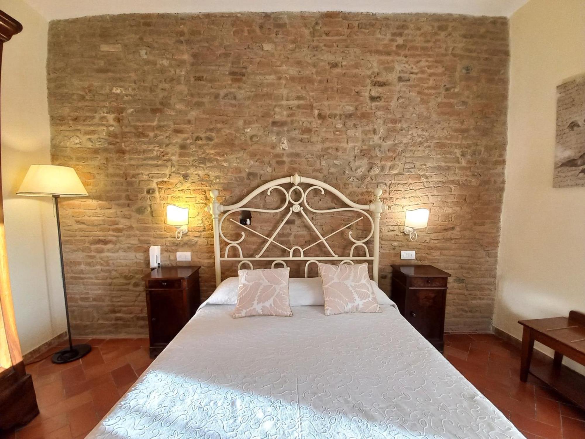 Hotel Il Castello Чертальдо Екстер'єр фото